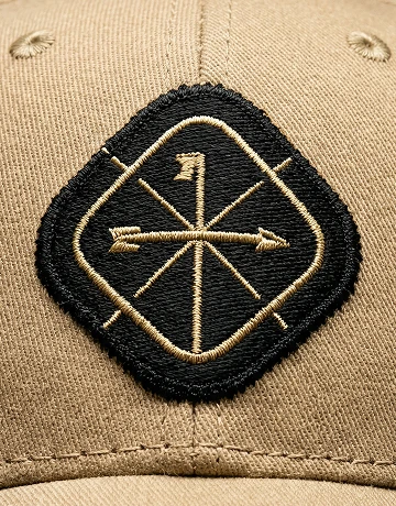 Бейсболка желтая макросъемка