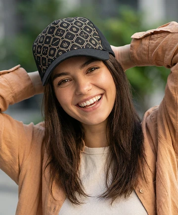 Бейсболка черная Windford Outdoor фотография в парке