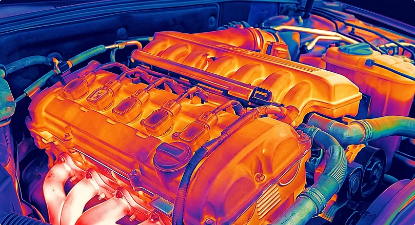 Тепловизионное изображение двигателя автомобиля