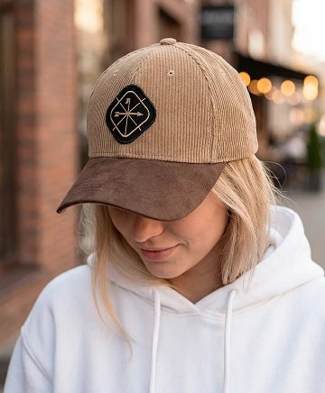 Бейсболка Windford Vintage бежевая на модели