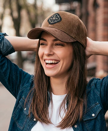 Бейсболка Windford Vintage бежевая живое фото в городе